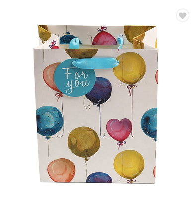 Giá tốt. Thẻ mua sắm giấy 25x15x35cm tùy chỉnh với tay cầm mô hình bóng đầy màu sắc trực tuyến